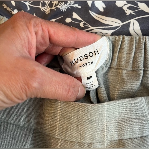 Hudson North pants- Small - Picture 5 of 11